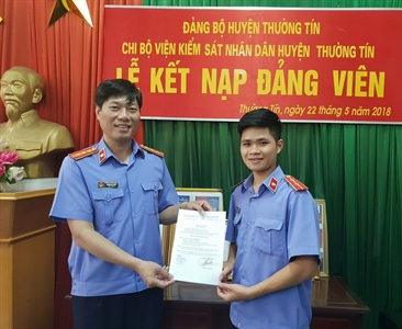 Chi bộ Viện KSND huyện Thường Tín công nhận đảng chính thức cho Đảng viên dự...